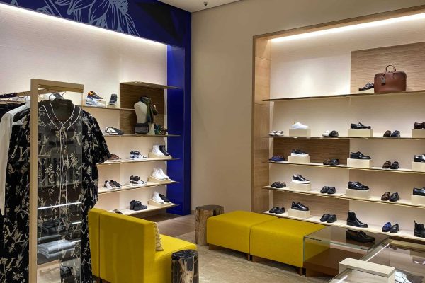 commercial-retail-display-shelving-louis-vuitton2